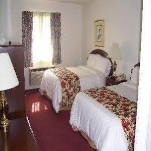 Webbs Year Round Resort Chautauqua Екстериор снимка